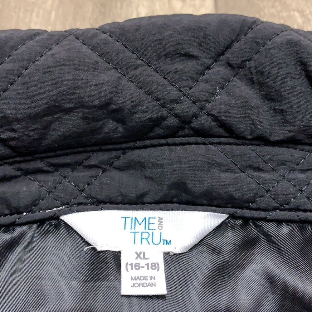 Time and Tru Black Quilted Jacket - Picture 4 of 7